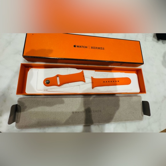 Hermes x Apple Watch band - Picture 1 of 5